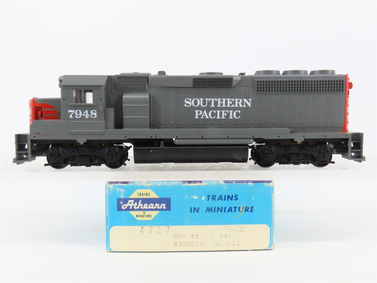 HO Scale Athearn 4727 SP "Bloody Nose" GP40-2 Diesel #7948 - Unpowered