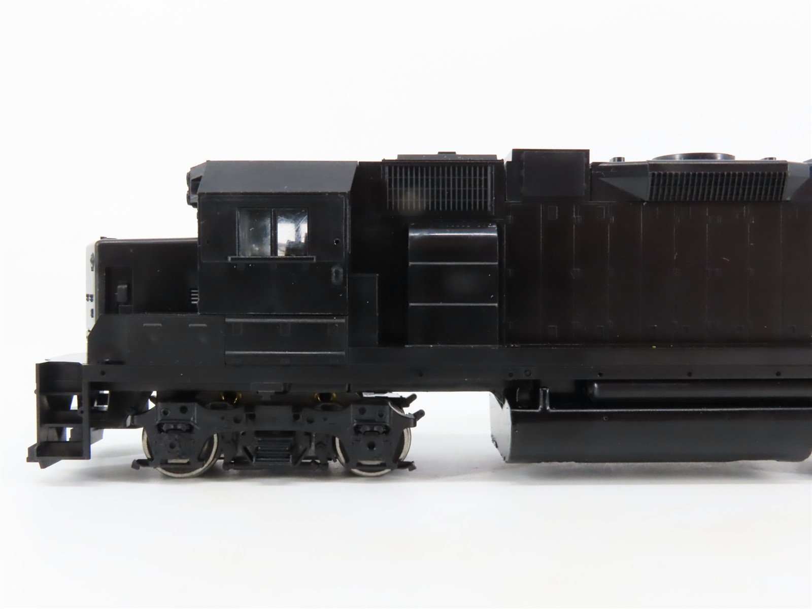 HO Scale Athearn Undecorated EMD GP38-2 Diesel Locomotive
