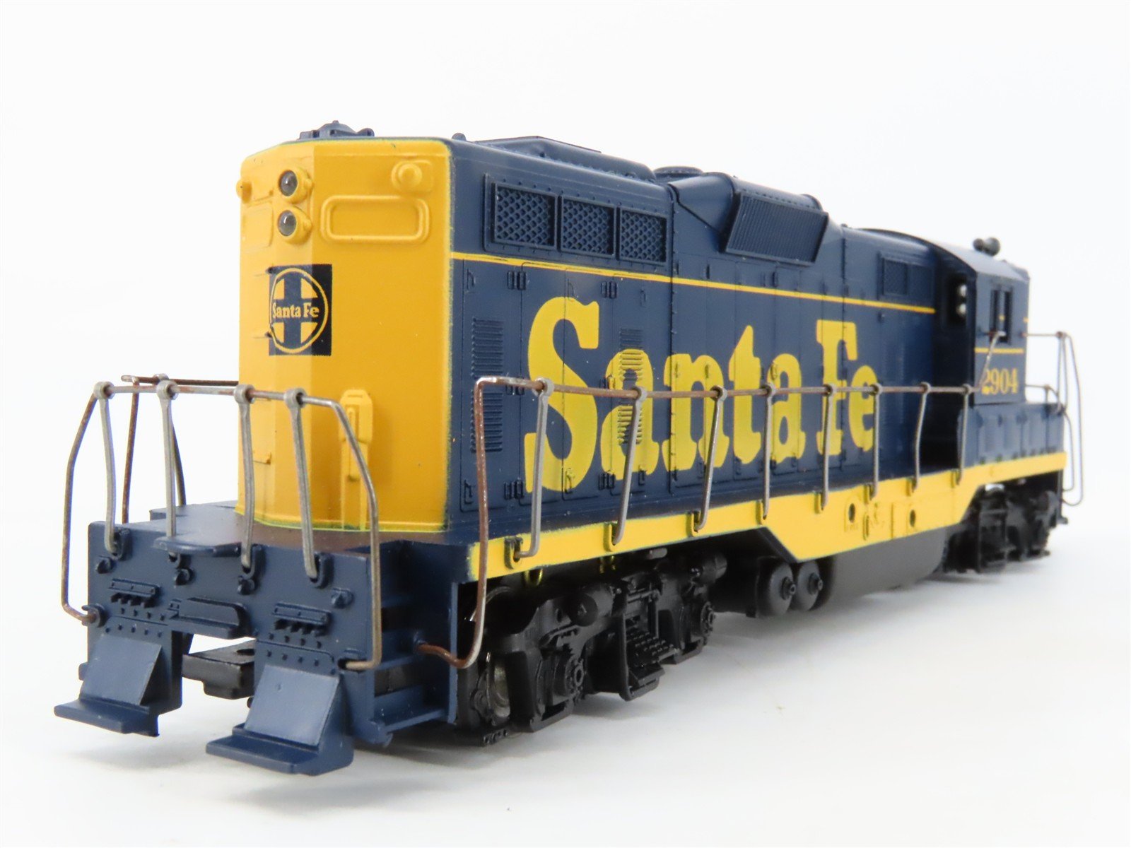 HO Scale Athearn 3156 ATSF Santa Fe EMD GP9 Diesel Locomotive #2904