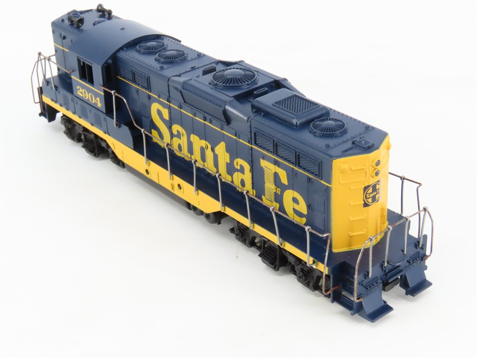HO Scale Athearn 3156 ATSF Santa Fe EMD GP9 Diesel Locomotive #2904