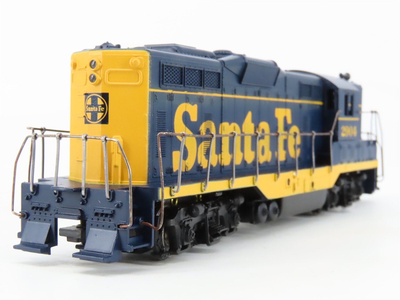 HO Scale Athearn 3156 ATSF Santa Fe EMD GP9 Diesel Locomotive #2904