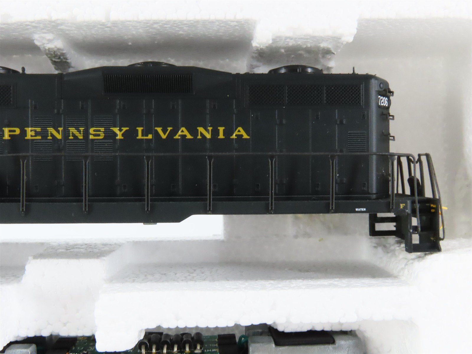 HO Scale Proto 2000 21635 PRR Pennsylvania GP9 Diesel Locomotive #7206 BAD GEARS