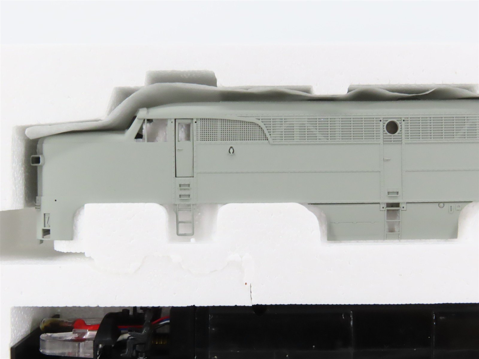 HO Scale Proto 2000 21250 Undecorated PA Diesel Locomotive