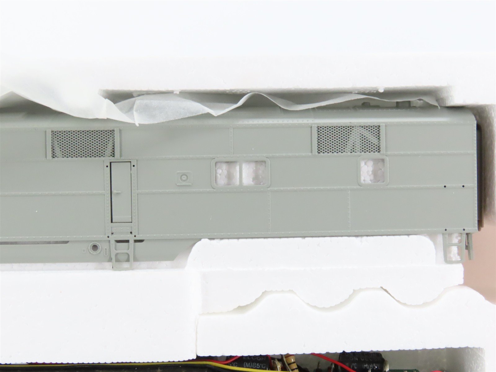 HO Scale Proto 2000 21272 Undecorated E7A Diesel Locomotive