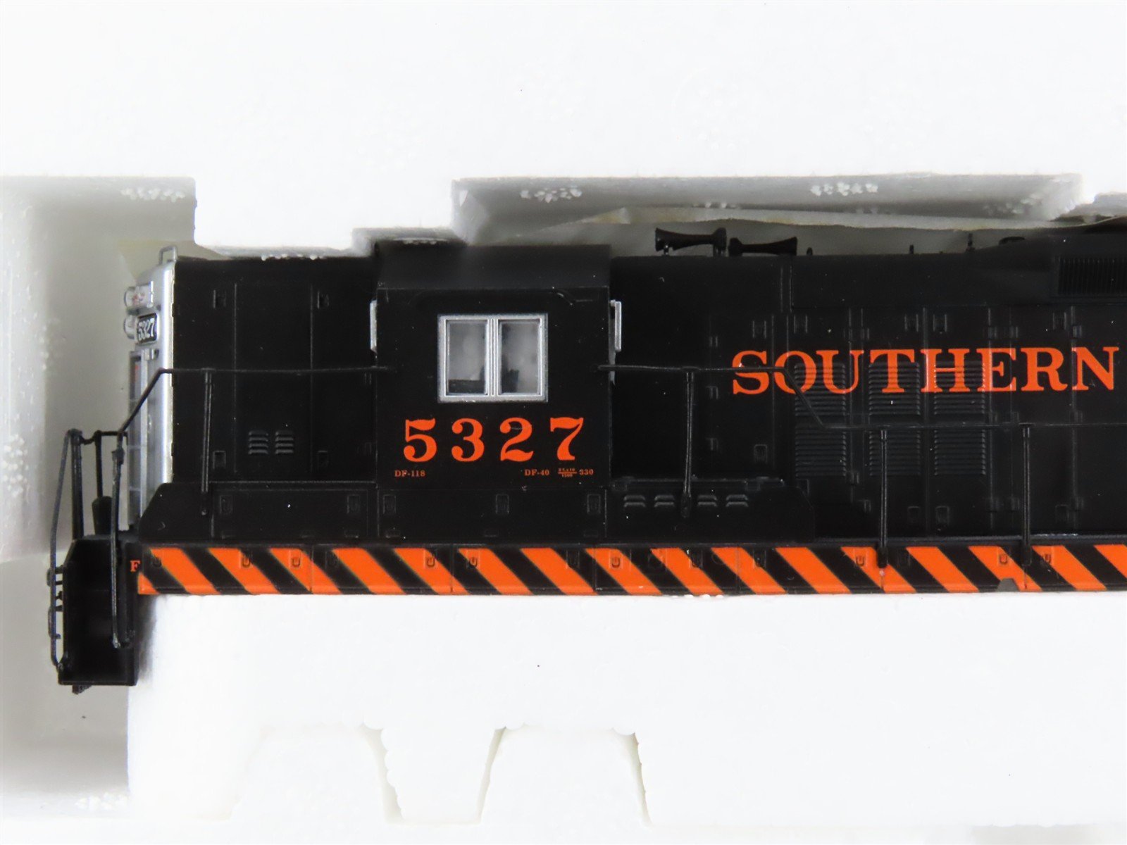 HO Scale Proto 2000 30147 SP Southern Pacific SD7 Diesel Locomotive #5327