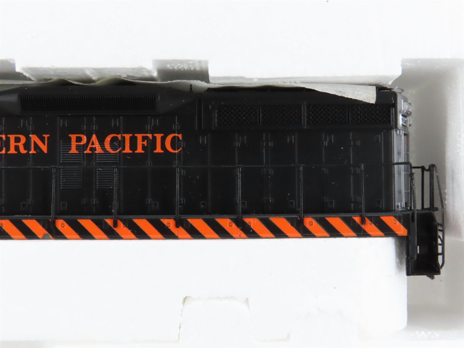 HO Scale Proto 2000 30147 SP Southern Pacific SD7 Diesel Locomotive #5327