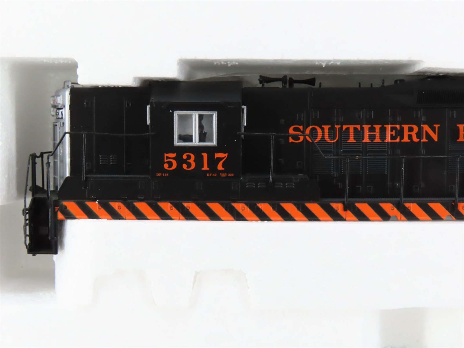 HO Scale Proto 2000 30146 SP Southern Pacific SD7 Diesel Locomotive #5317