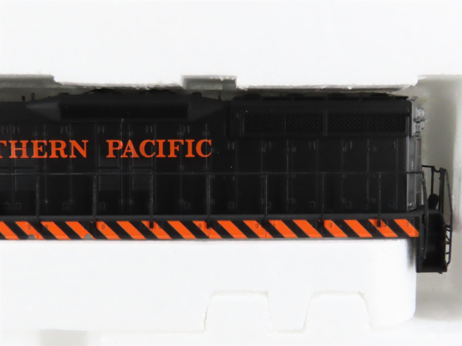 HO Scale Proto 2000 30146 SP Southern Pacific SD7 Diesel Locomotive #5317