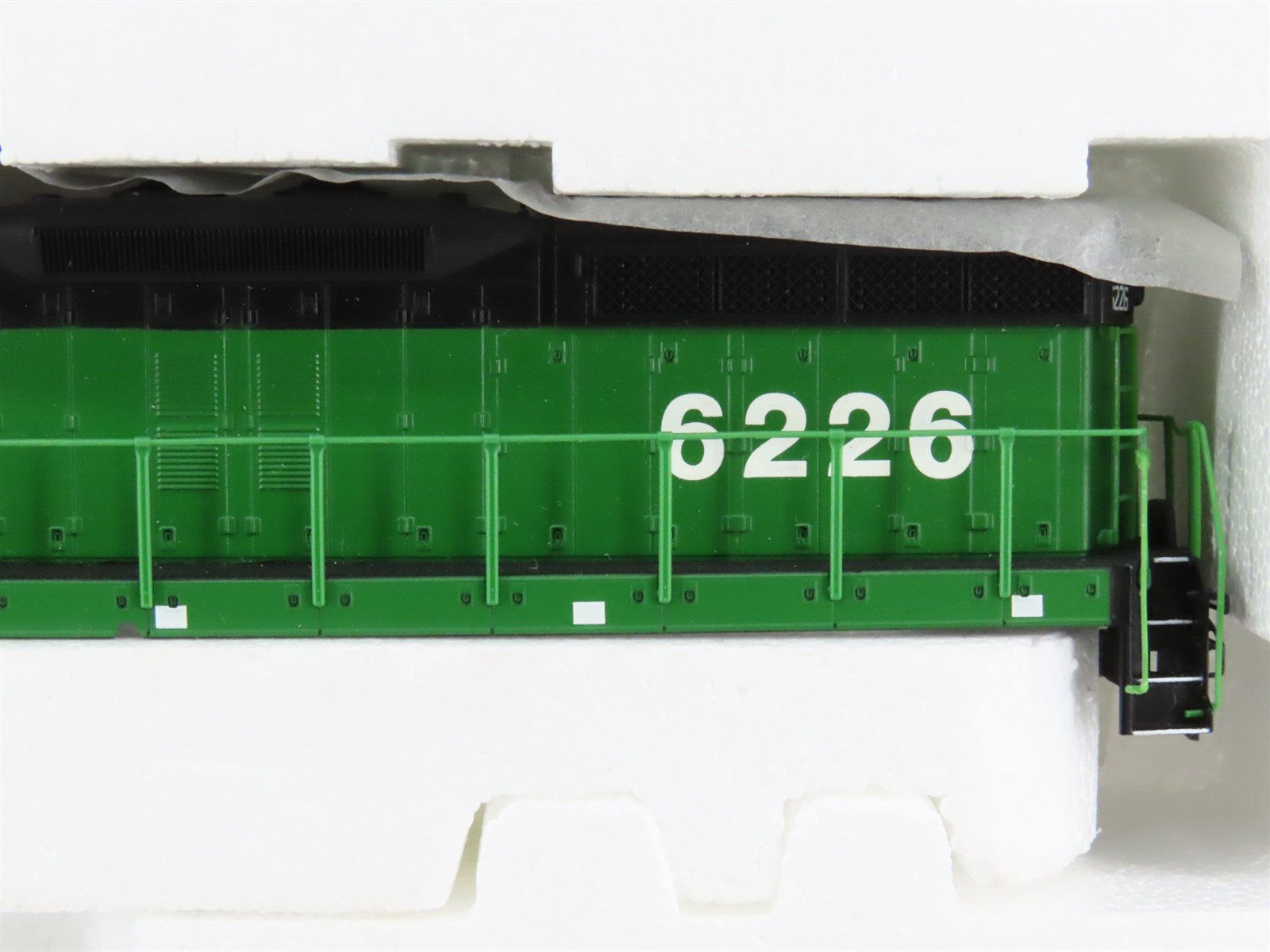 HO Scale Proto 2000 21227 BN Burlington Northern SD9 Diesel Locomotive #6226
