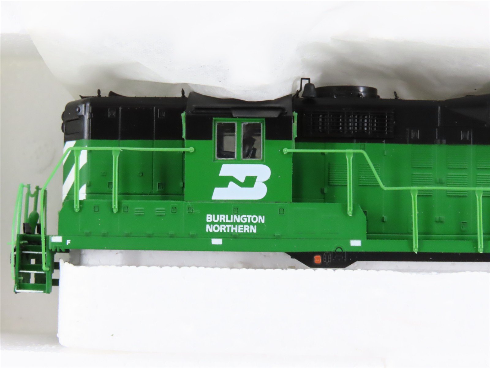 HO Scale Proto 2000 8146 BN Burlington Northern GP18 Diesel #1996 BAD GEARS