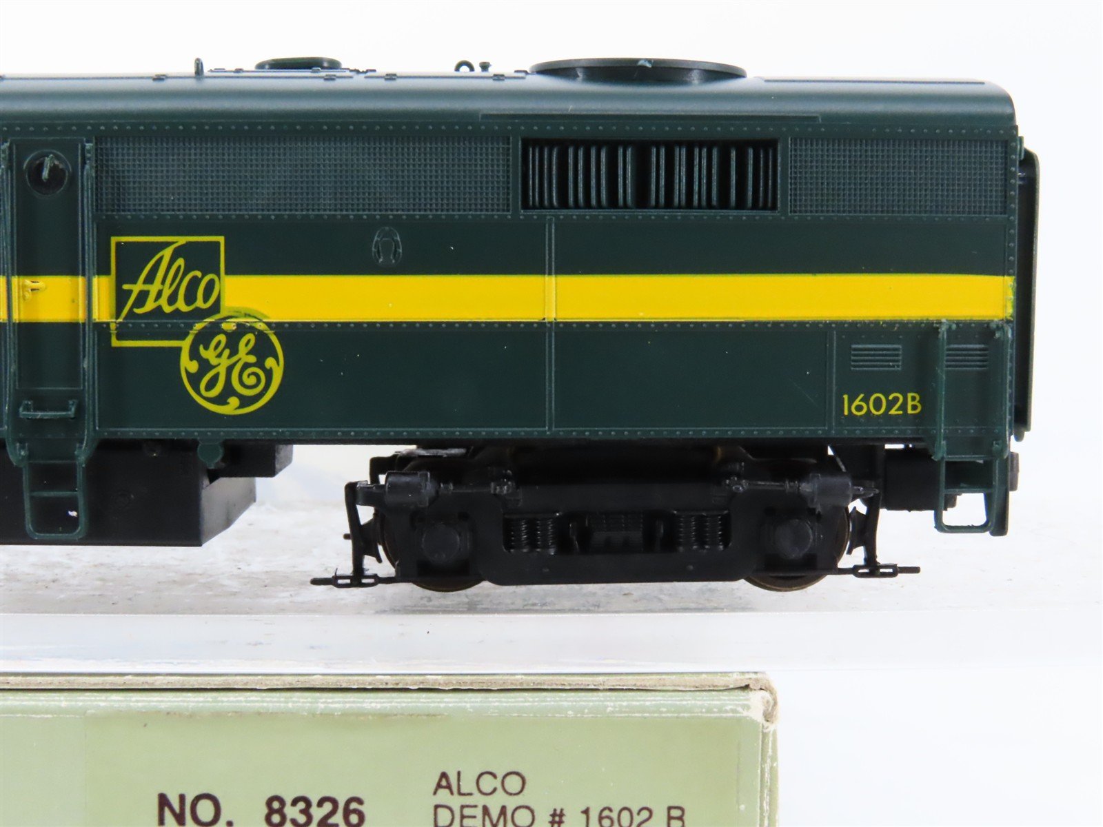 HO Scale Proto 2000 8326 ALCO Demonstrator FB2 Diesel Loco #1602B UNPOWERED