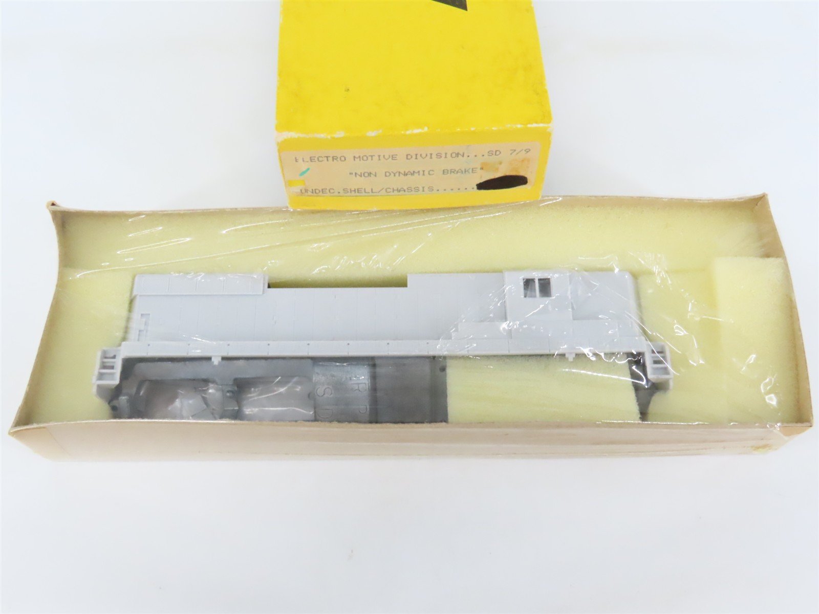 HO Scale Rail Power Undecorated EMD SD7/9 Diesel - SHELL & CHASSIS ONLY