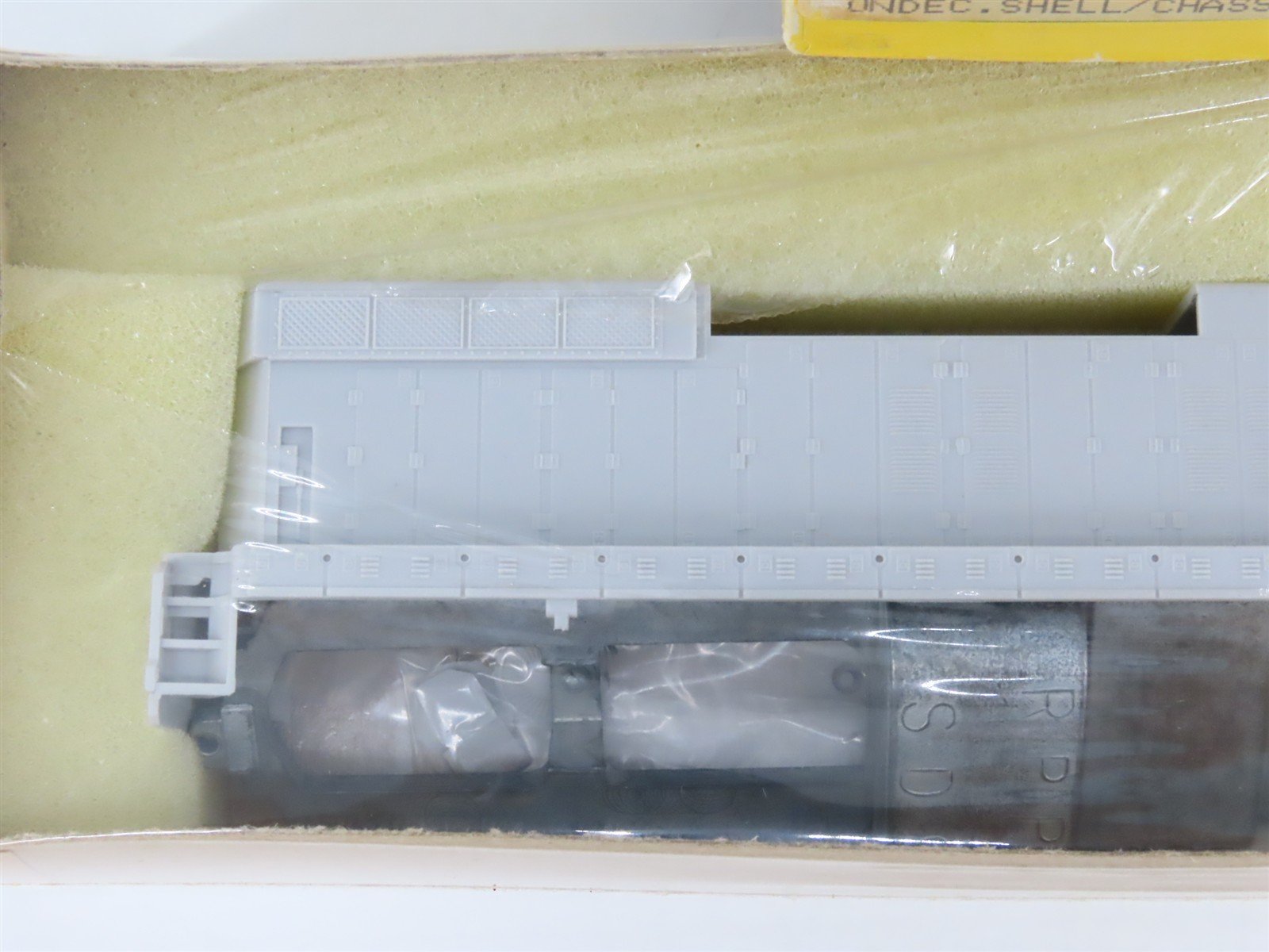 HO Scale Rail Power Undecorated EMD SD7/9 Diesel - SHELL & CHASSIS ONLY