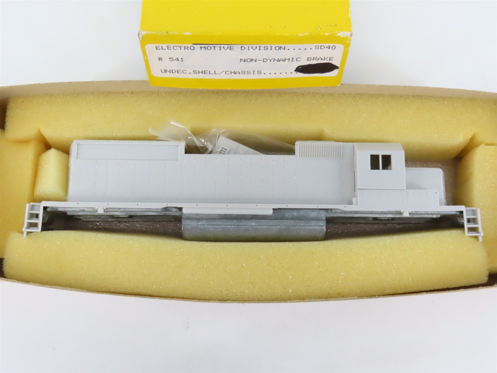 HO Scale Rail Power 541 Undecorated EMD SD40 Diesel - SHELL & CHASSIS ONLY