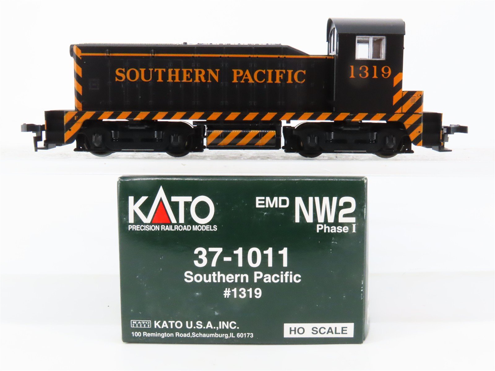 HO Scale KATO 37-1011 SP Southern Pacific EMD NW2 Ph. 1 Diesel Switcher #1319
