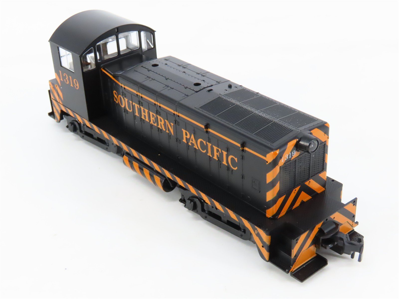 HO Scale KATO 37-1011 SP Southern Pacific EMD NW2 Ph. 1 Diesel Switcher #1319