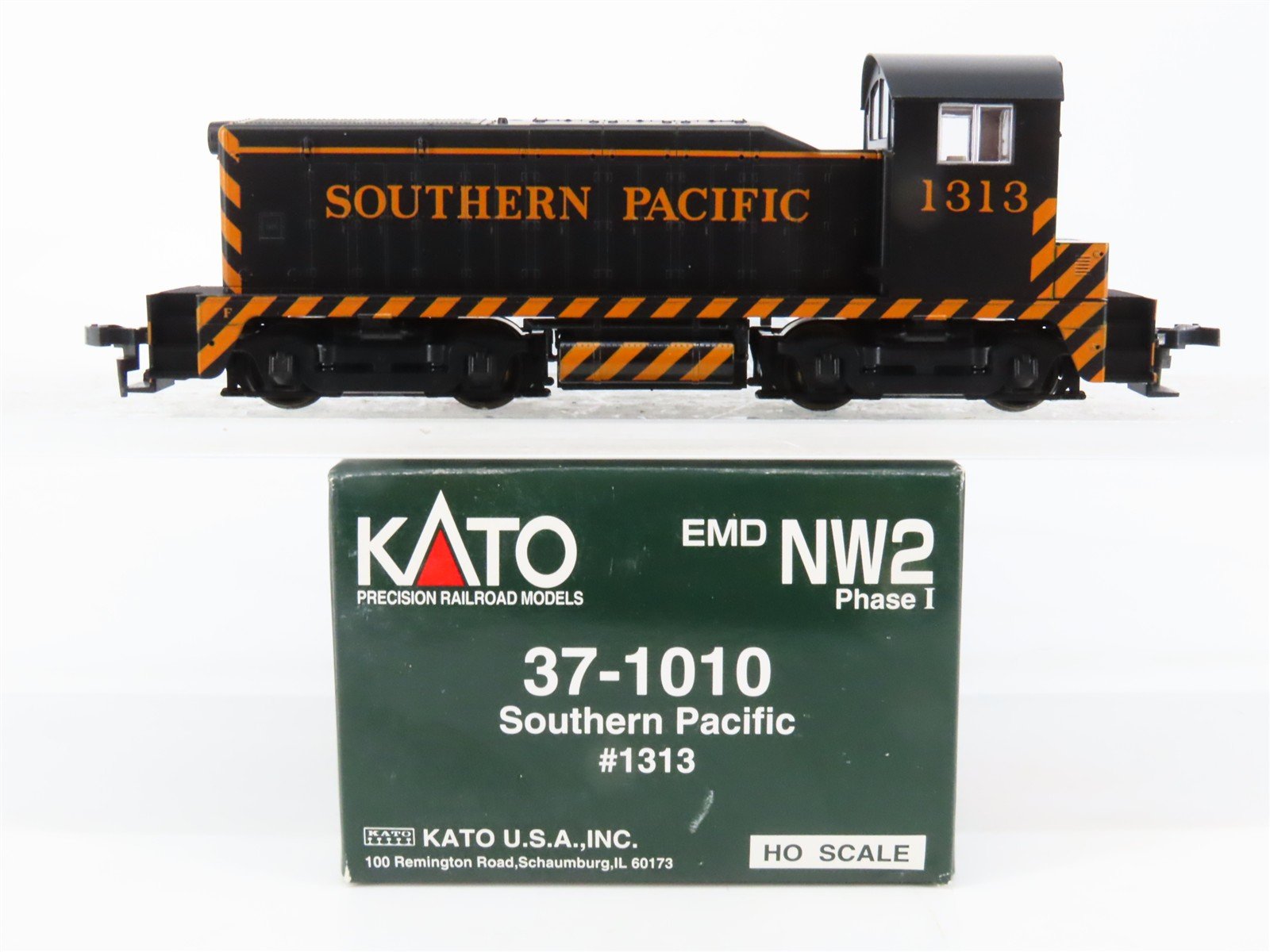 HO Scale KATO 37-1010 SP Southern Pacific EMD NW 2 Ph. 1 Diesel Switcher #1313