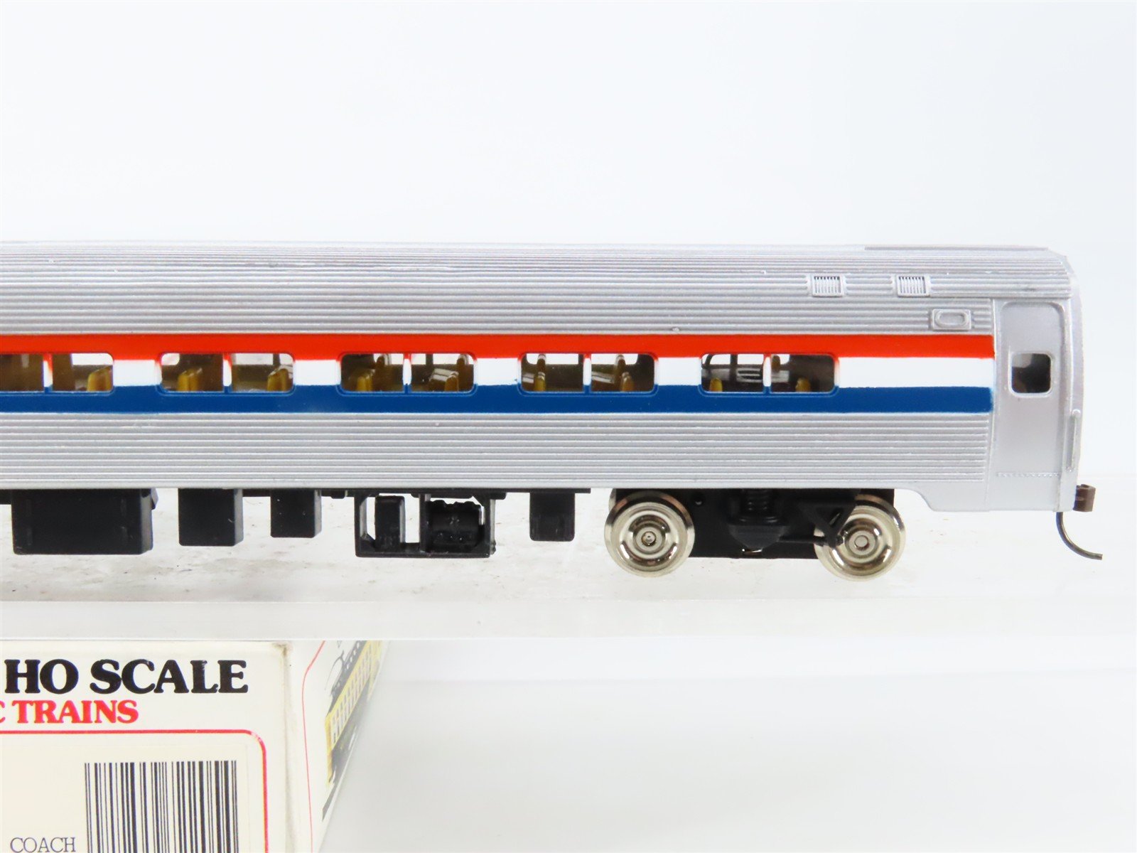 HO Scale Bachmann 72205 Amtrak Amfleet Coach Passenger Car #21917 w/Light