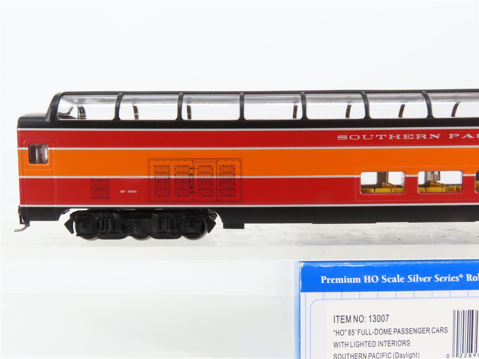 HO Scale Bachmann 13007 SP Southern Pacific Passenger Car #3604 w/Lights