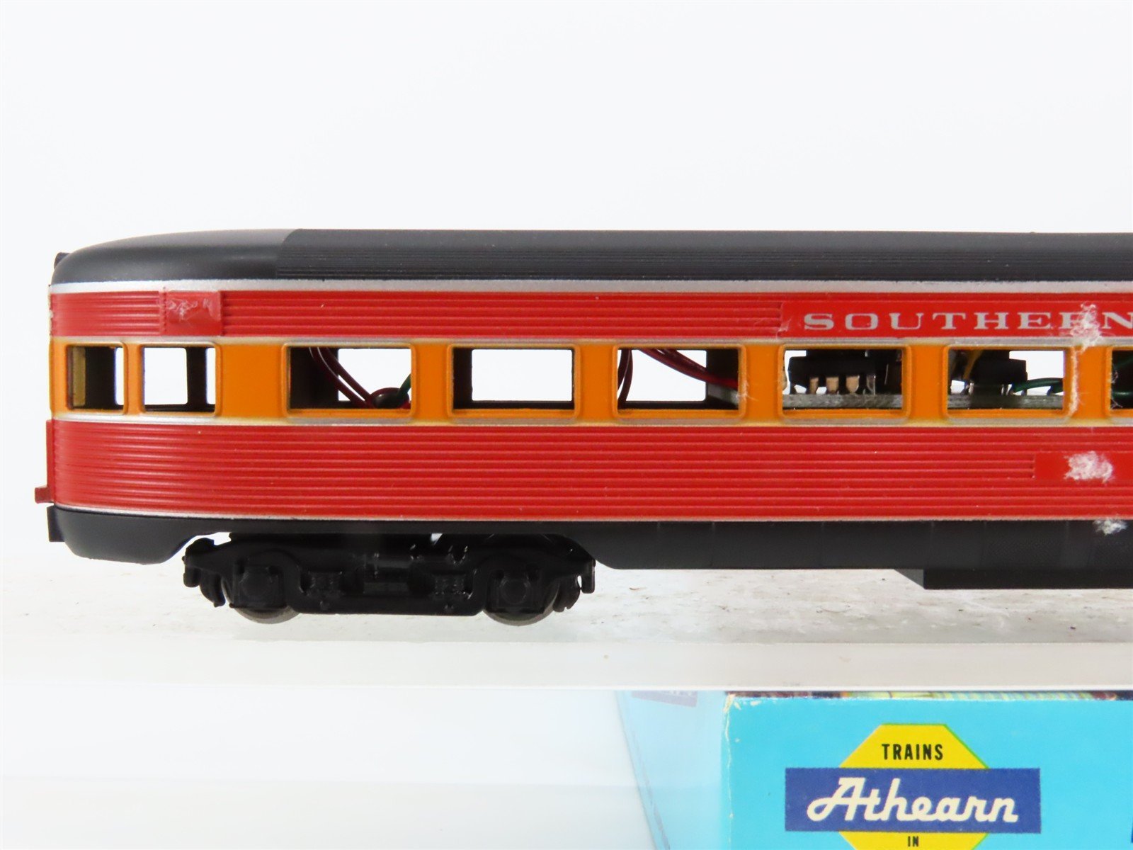 HO Scale Athearn 1838 SP Southern Pacific Observation Passenger Car w/Light