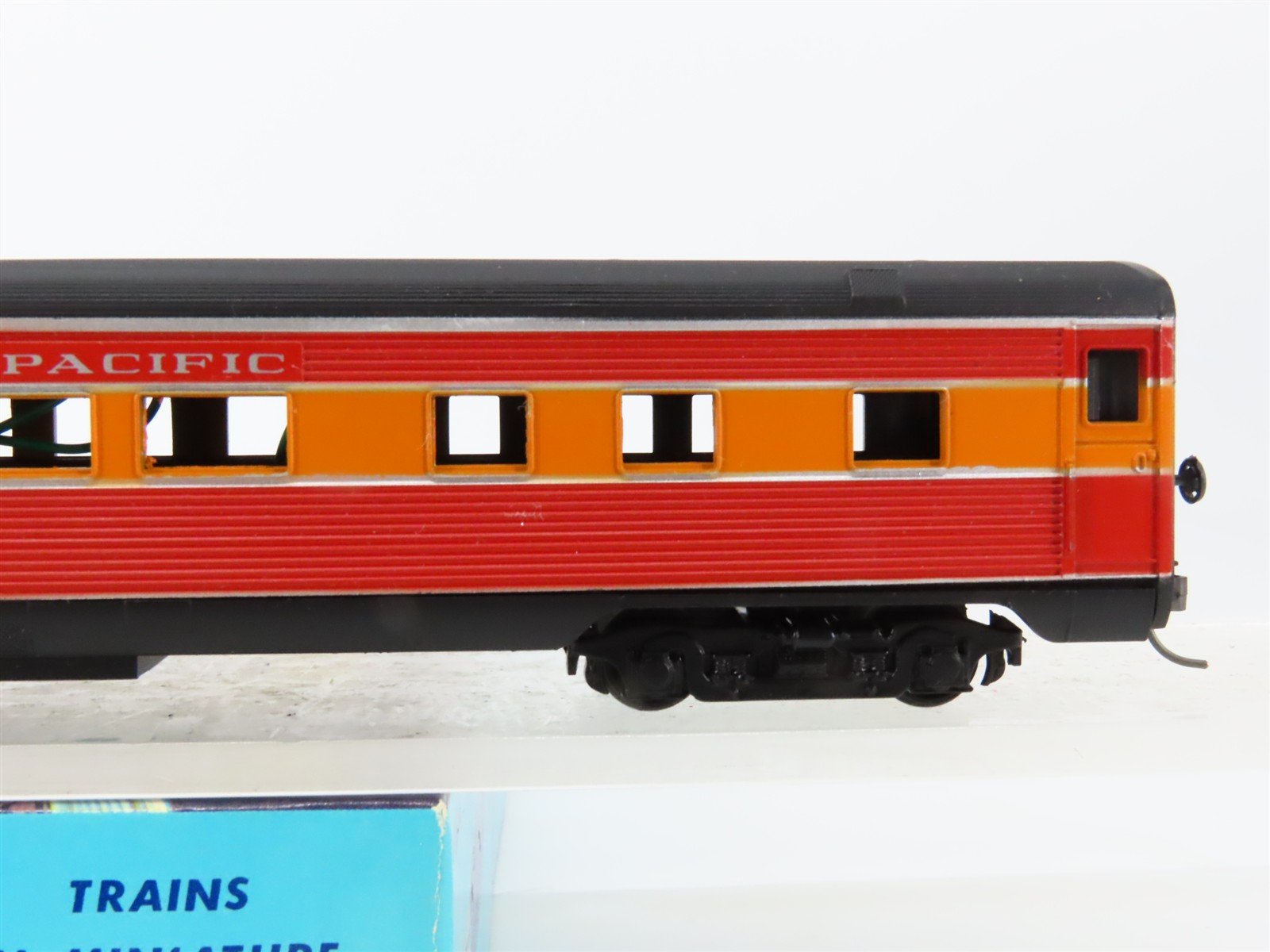 HO Scale Athearn 1838 SP Southern Pacific Observation Passenger Car w/Light