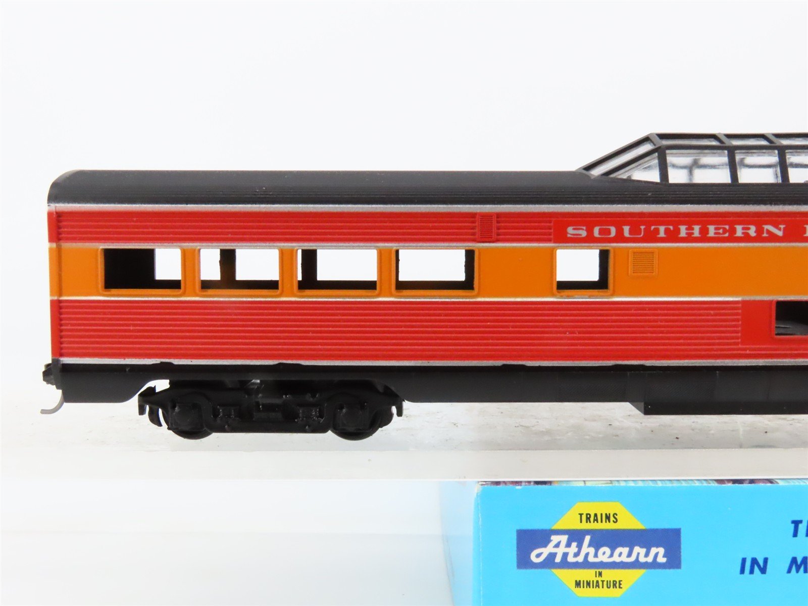 HO Scale Athearn 1828 SP Southern Pacific Vista Dome Passenger Car