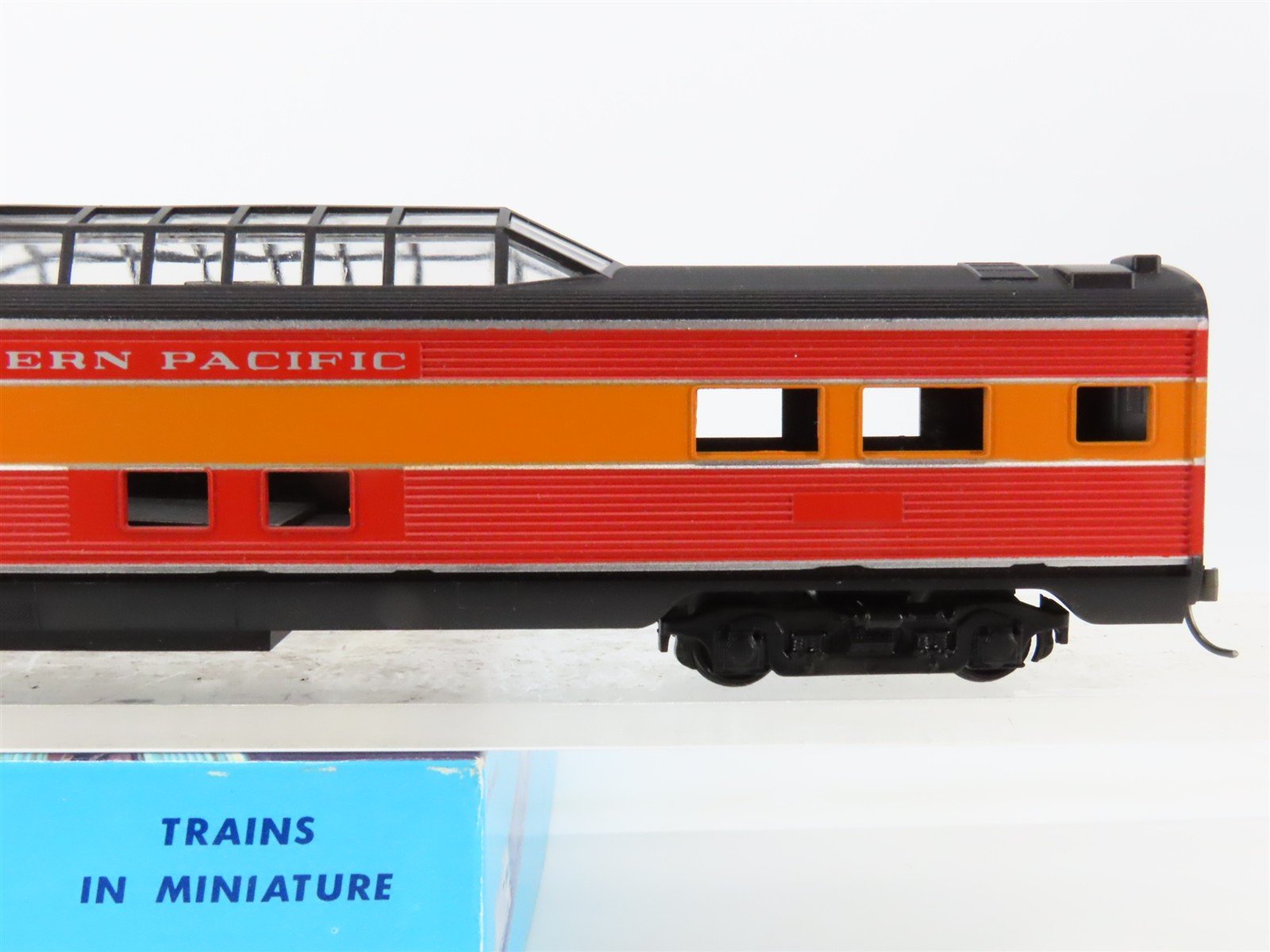 HO Scale Athearn 1828 SP Southern Pacific Vista Dome Passenger Car