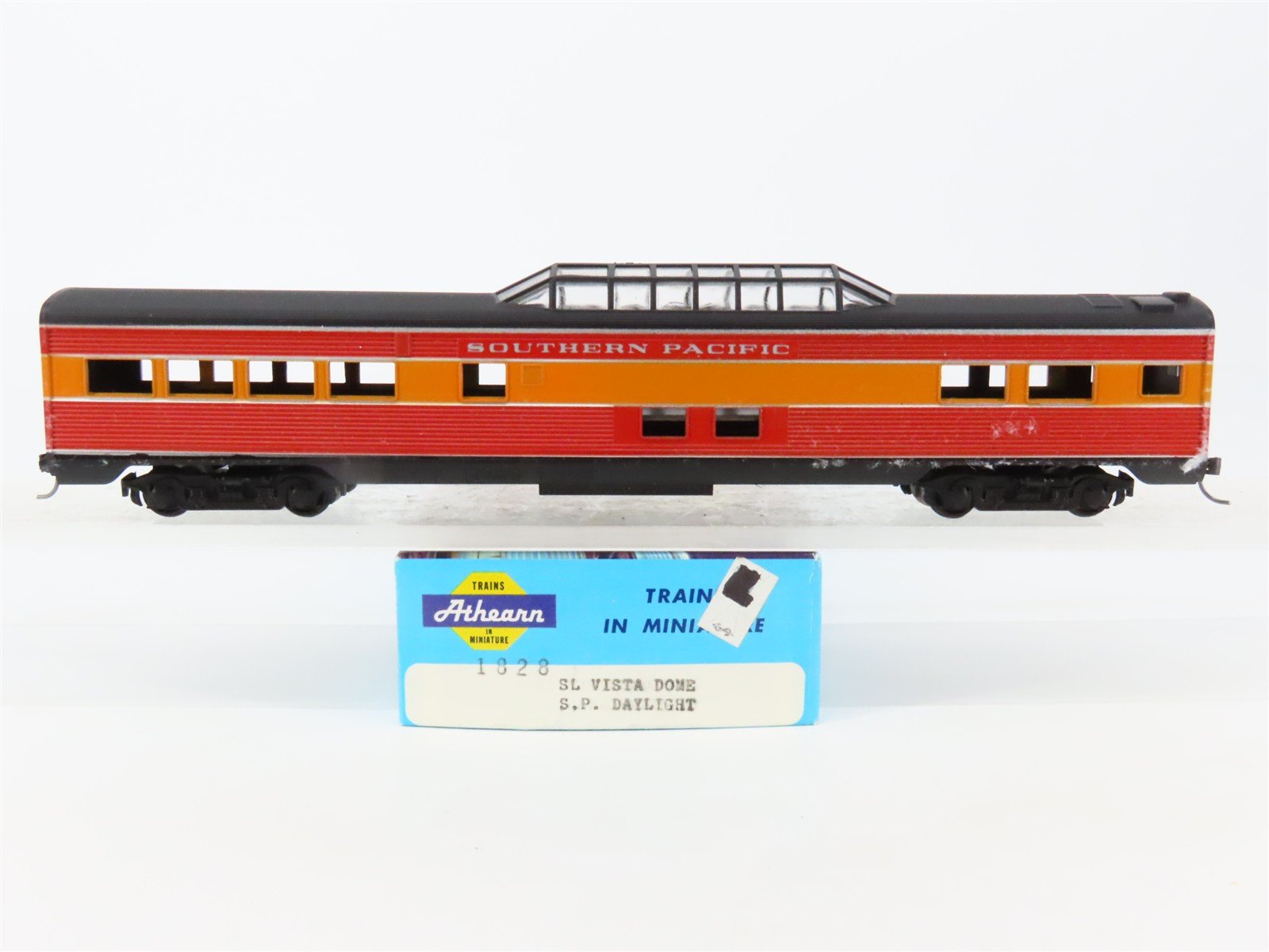 HO Scale Athearn 1828 SP Southern Pacific Vista Dome Passenger Car