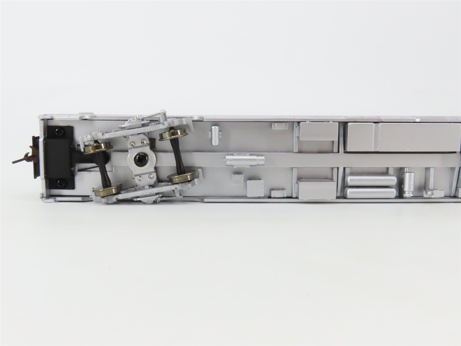 HO Scale Walthers RTR 932-6313 SP Southern Pacific 46-Seat Coach Passenger Car