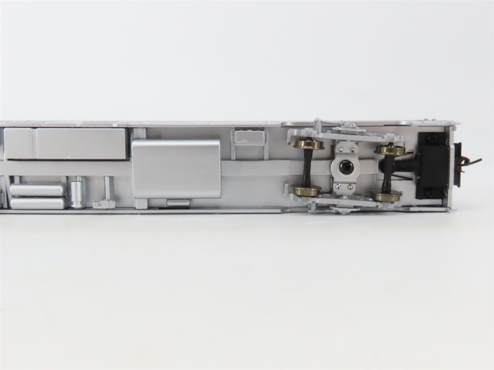 HO Scale Walthers RTR 932-6313 SP Southern Pacific 46-Seat Coach Passenger Car