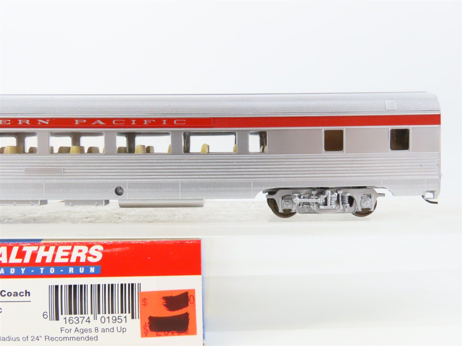 HO Scale Walthers RTR 932-6393 SP Southern Pacific 52-Seat Coach Passenger Car