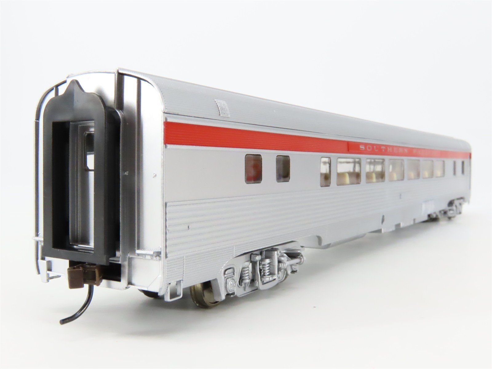 HO Scale Walthers RTR 932-6393 SP Southern Pacific 52-Seat Coach Passenger Car