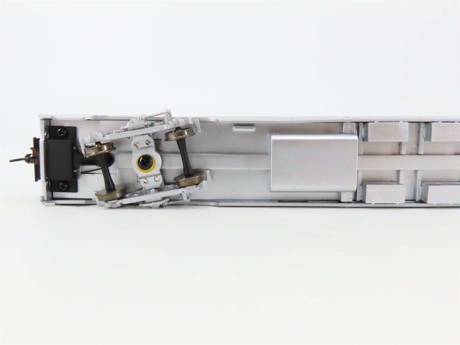 HO Scale Walthers RTR 932-6393 SP Southern Pacific 52-Seat Coach Passenger Car