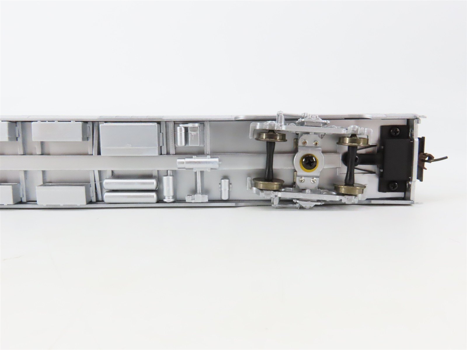 HO Scale Walthers RTR 932-6393 SP Southern Pacific 52-Seat Coach Passenger Car