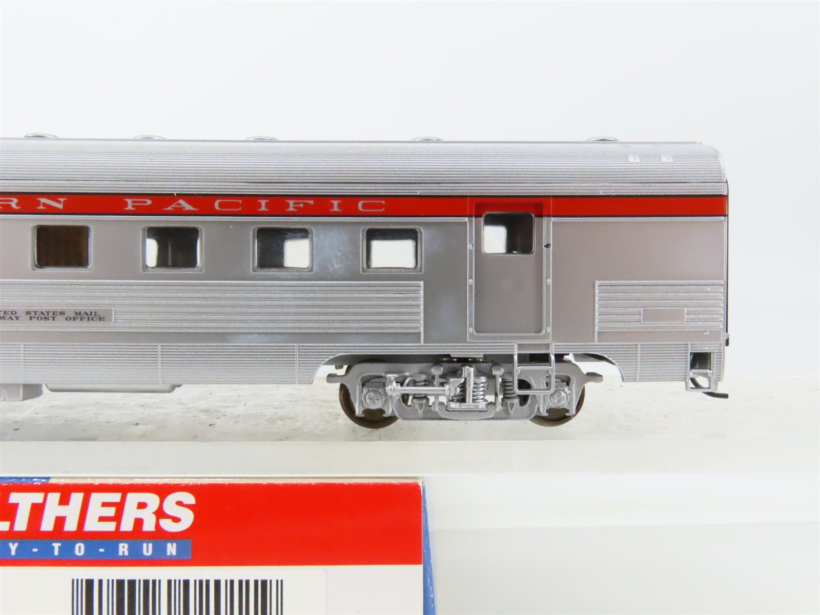 HO Scale Walthers RTR 932-6453 SP Southern Pacific 63' Budd RPO Passenger Car