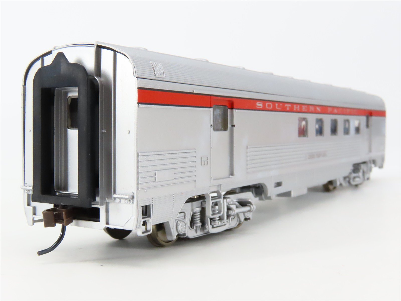 HO Scale Walthers RTR 932-6453 SP Southern Pacific 63' Budd RPO Passenger Car