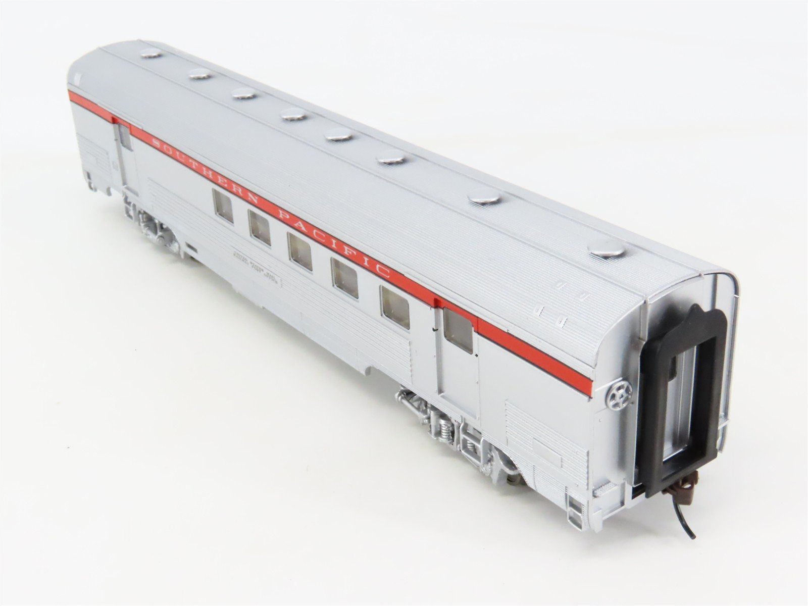 HO Scale Walthers RTR 932-6453 SP Southern Pacific 63' Budd RPO Passenger Car