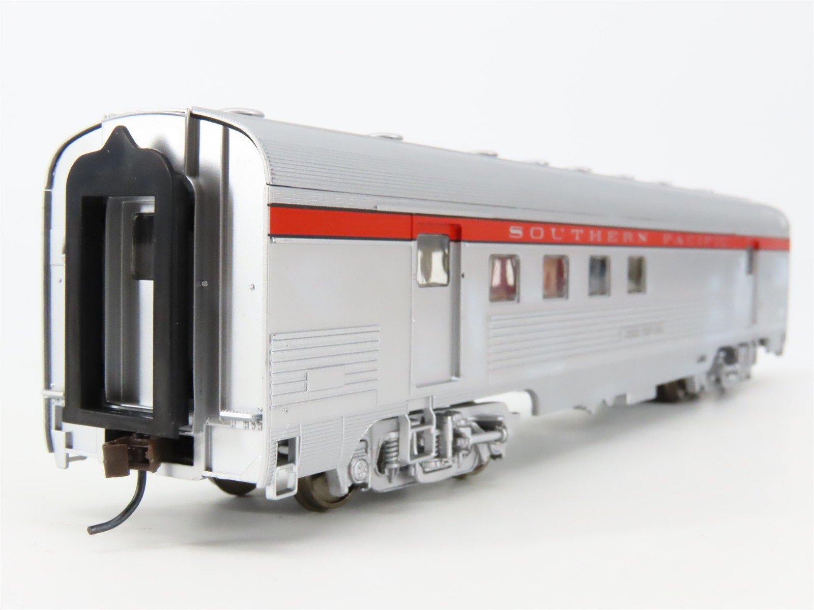 HO Scale Walthers RTR 932-6453 SP Southern Pacific 63' Budd RPO Passenger Car