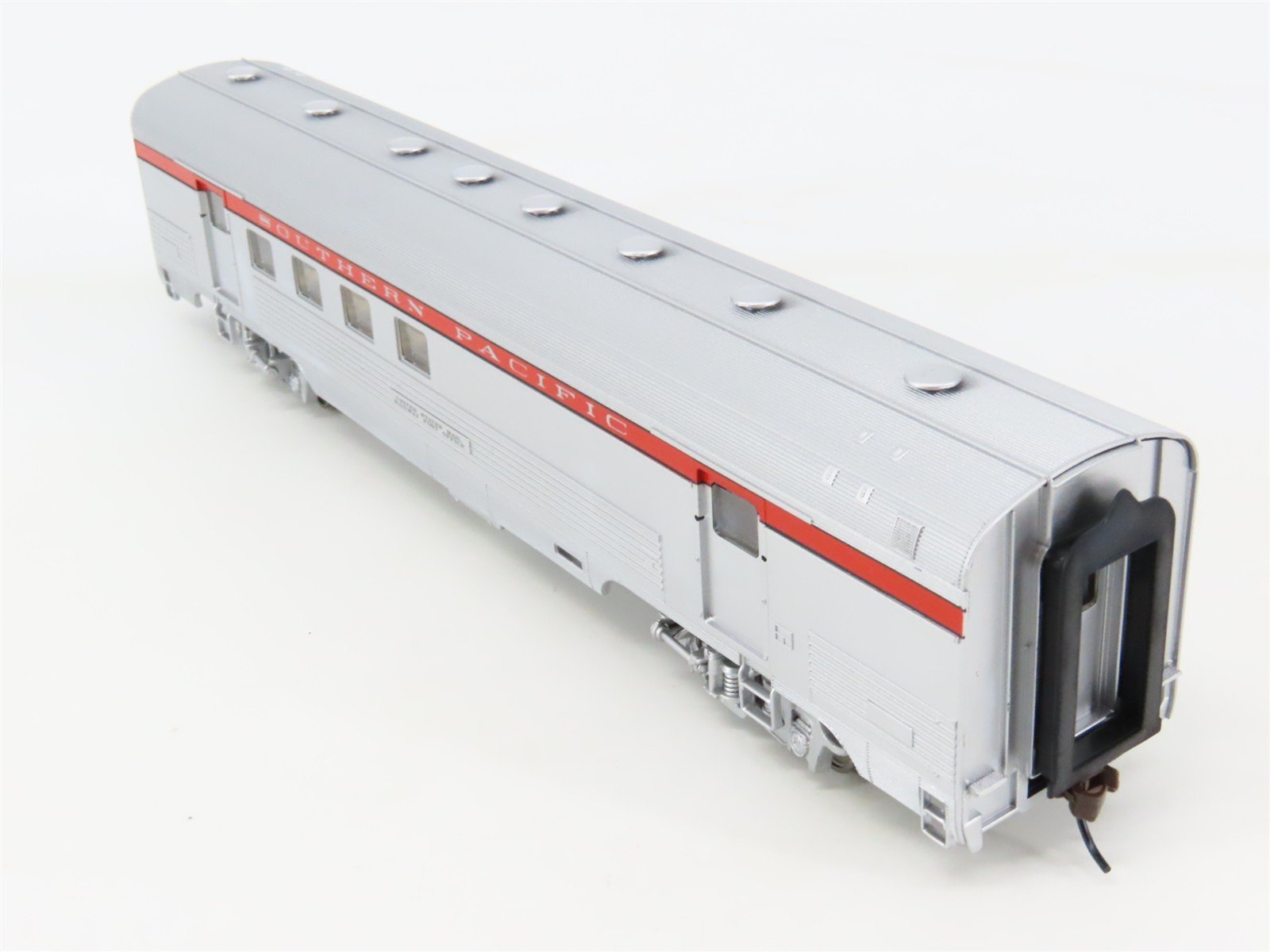HO Scale Walthers RTR 932-6453 SP Southern Pacific 63' Budd RPO Passenger Car