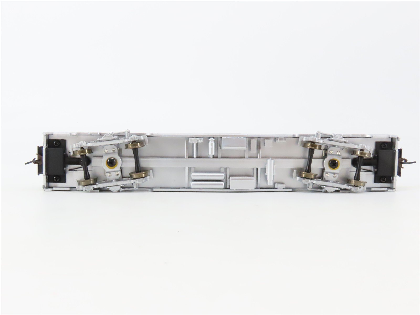 HO Scale Walthers RTR 932-6453 SP Southern Pacific 63' Budd RPO Passenger Car