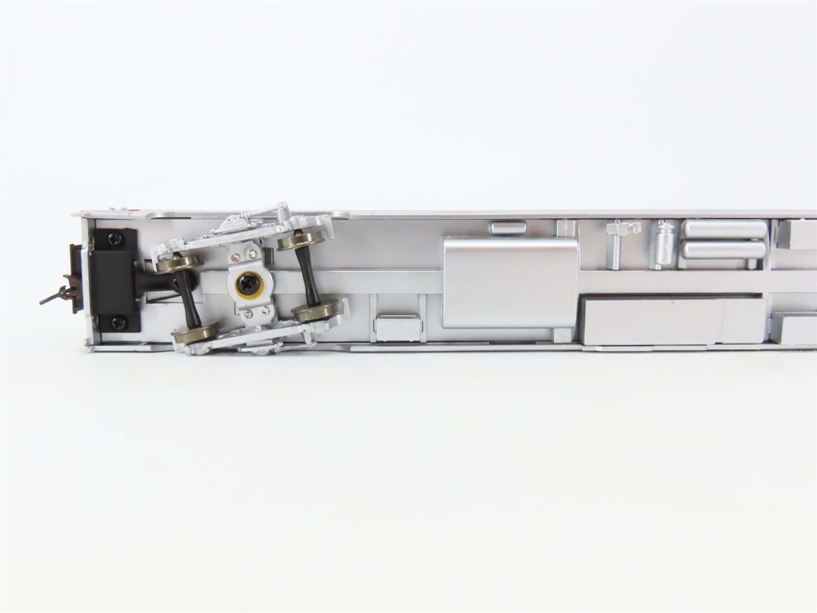 HO Scale Walthers RTR 932-6313 SP Southern Pacific 46-Seat Coach Passenger Car