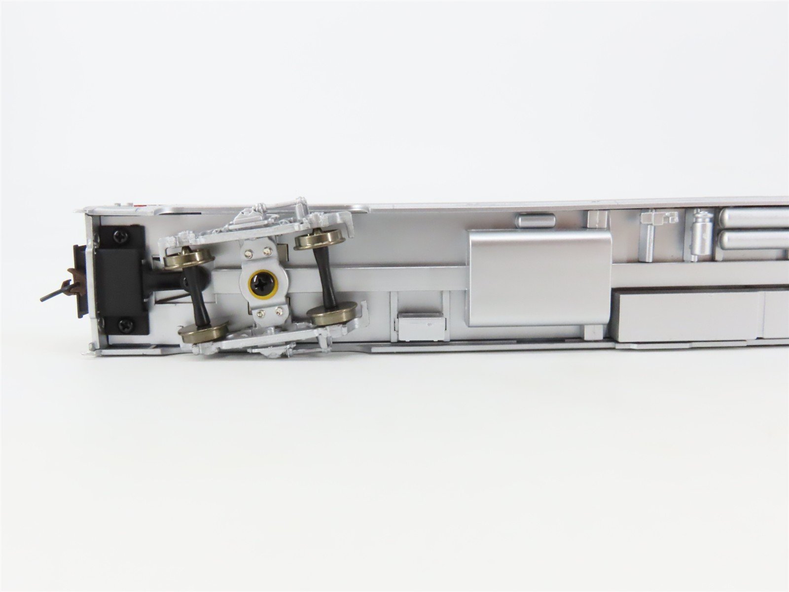 HO Scale Walthers RTR 932-6313 SP Southern Pacific 46-Seat Coach Passenger Car
