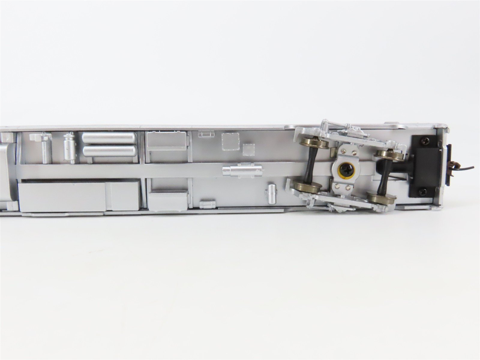 HO Scale Walthers RTR 932-6313 SP Southern Pacific 46-Seat Coach Passenger Car