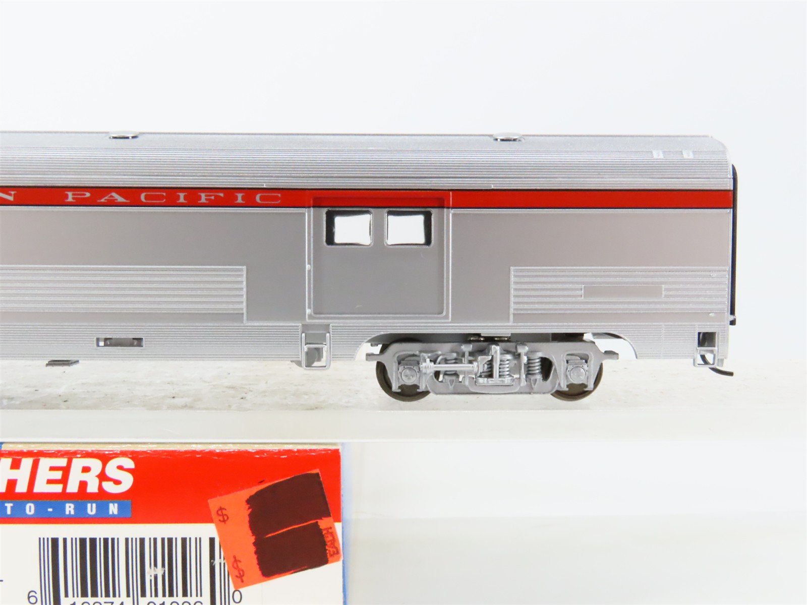 HO Scale Walthers RTR 932-6413 SP Southern Pacific 73' Baggage Passenger Car