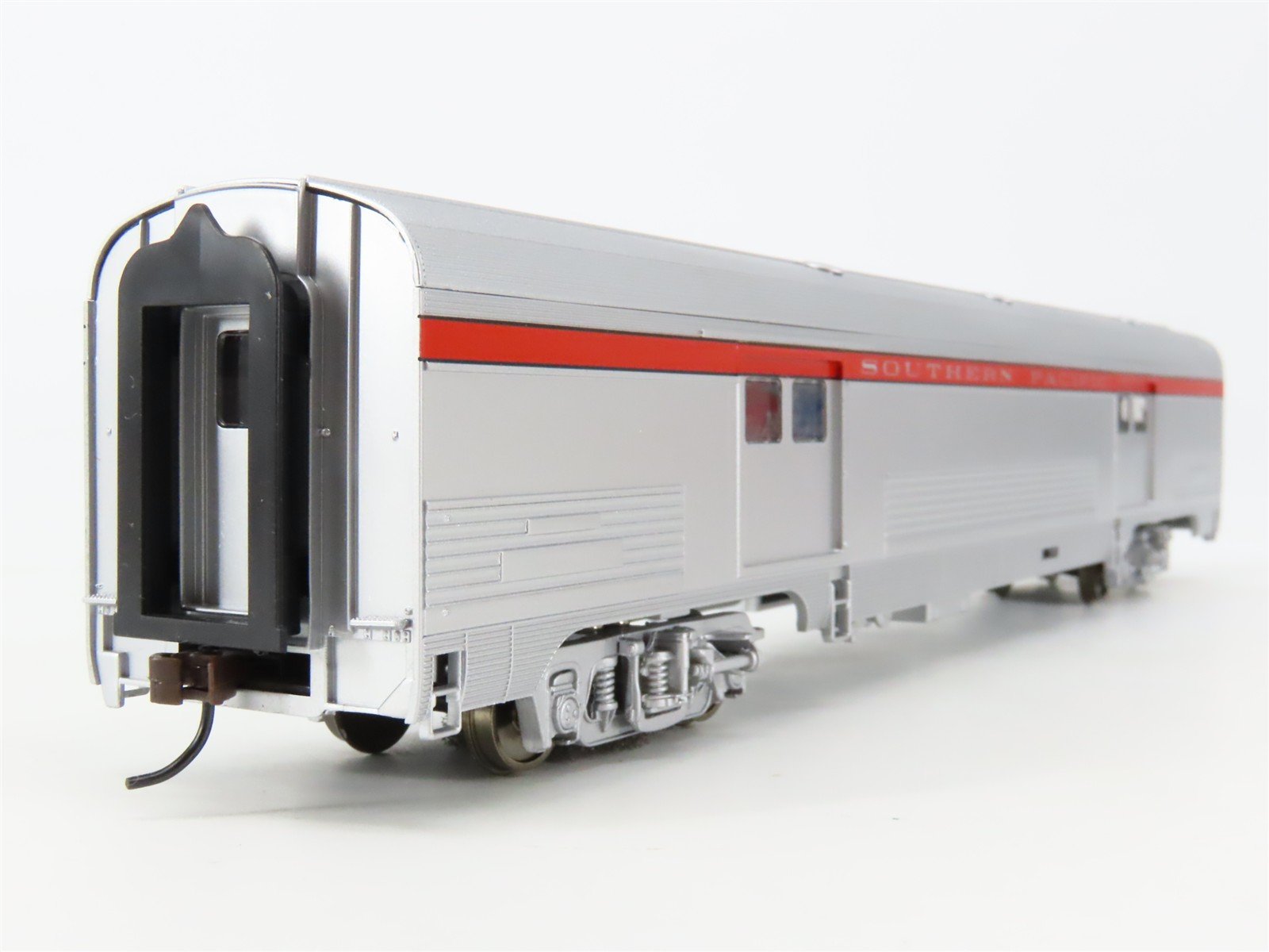 HO Scale Walthers RTR 932-6413 SP Southern Pacific 73' Baggage Passenger Car