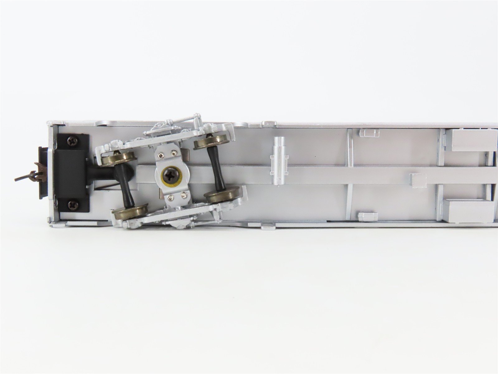 HO Scale Walthers RTR 932-6413 SP Southern Pacific 73' Baggage Passenger Car