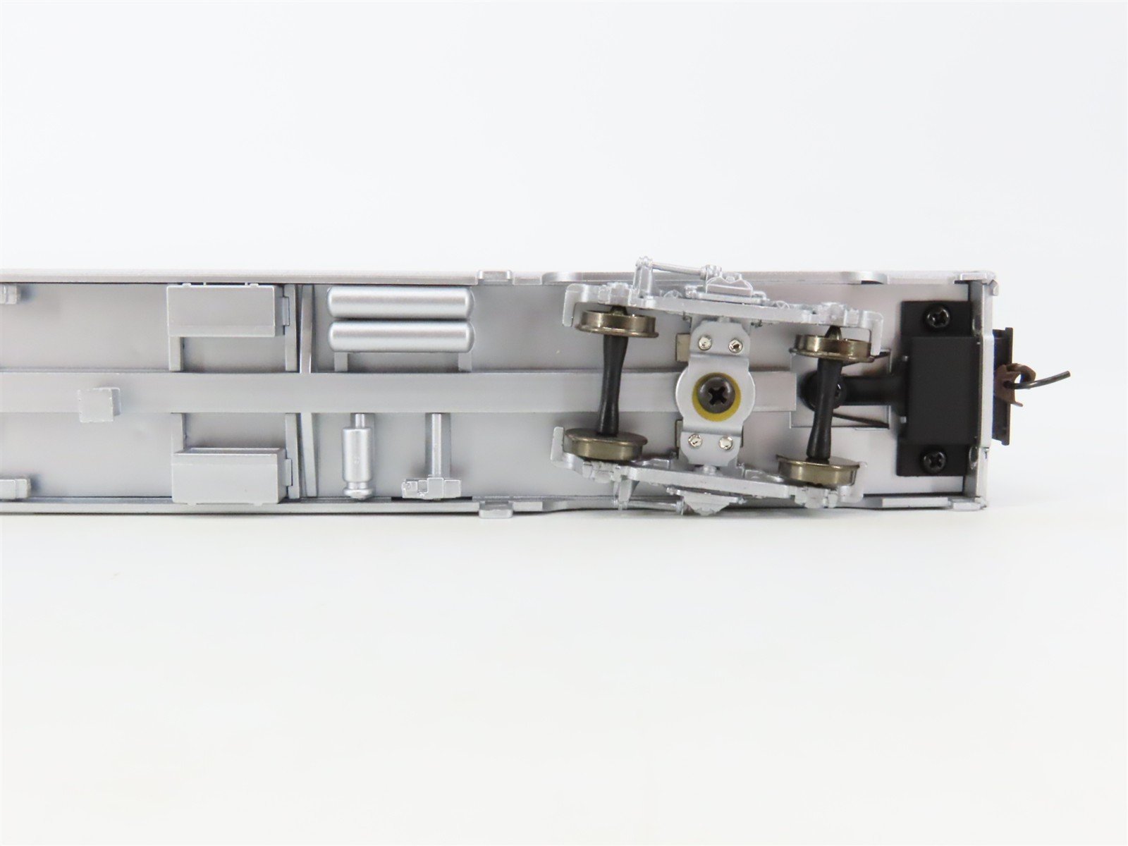 HO Scale Walthers RTR 932-6413 SP Southern Pacific 73' Baggage Passenger Car