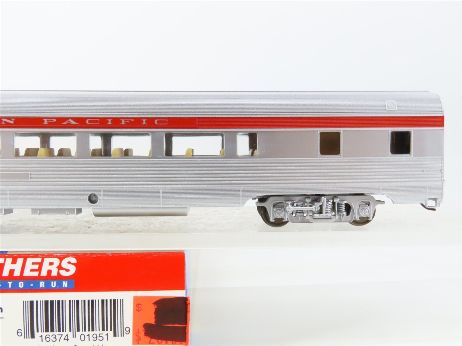 HO Scale Walthers RTR 932-6393 SP Southern Pacific 52-Seat Coach Passenger Car