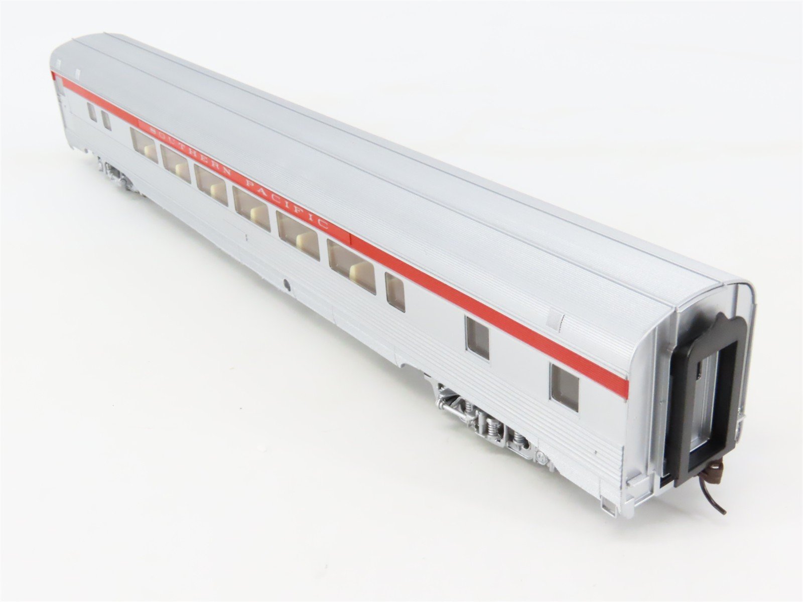 HO Scale Walthers RTR 932-6393 SP Southern Pacific 52-Seat Coach Passenger Car