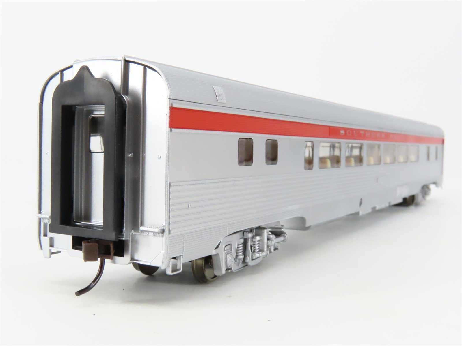 HO Scale Walthers RTR 932-6393 SP Southern Pacific 52-Seat Coach Passenger Car